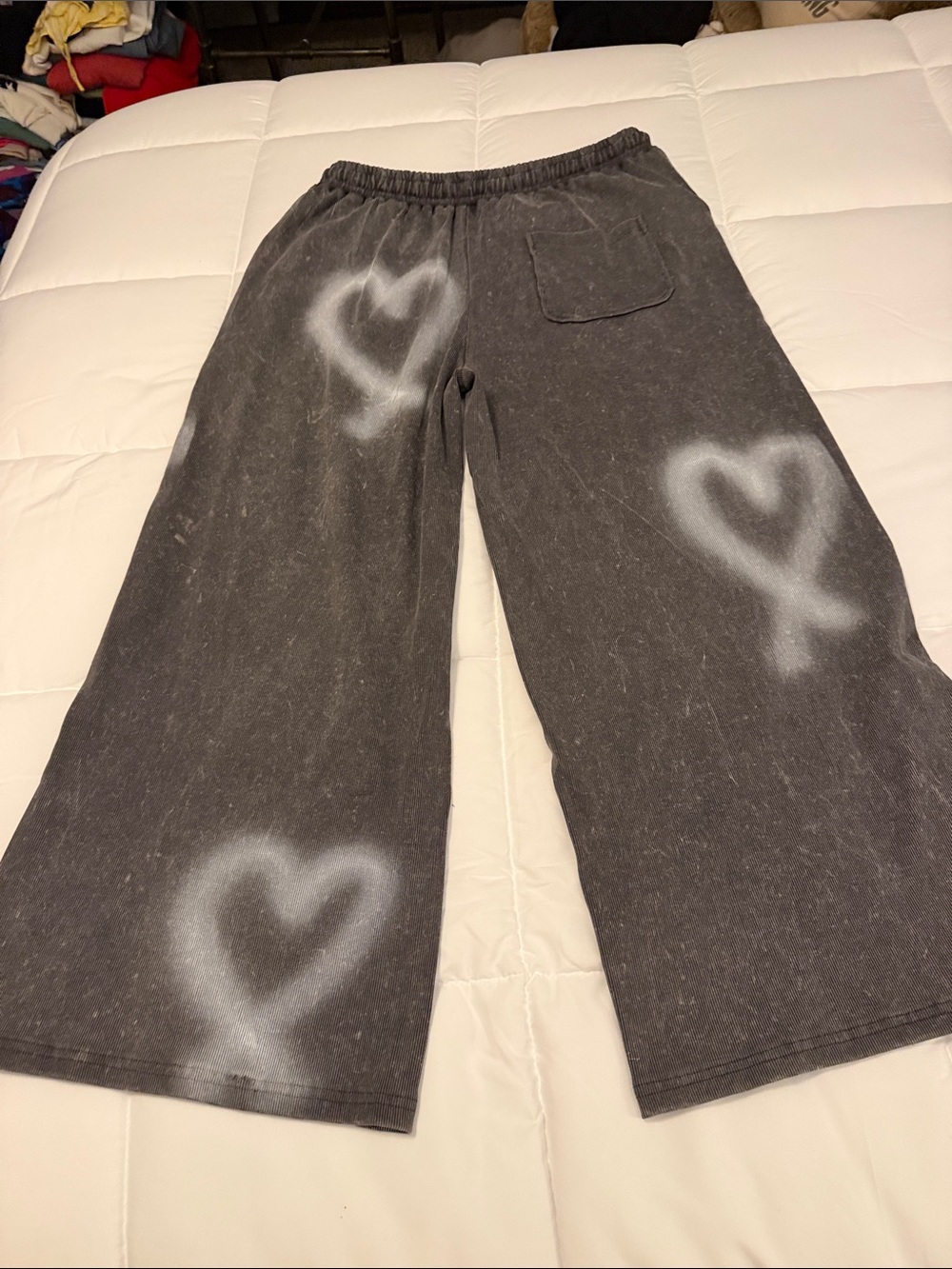 POL gray Wide-Leg Heart Spray-Print ribbed Sweatpants. NWT oversized Size L - Picture 5 of 6